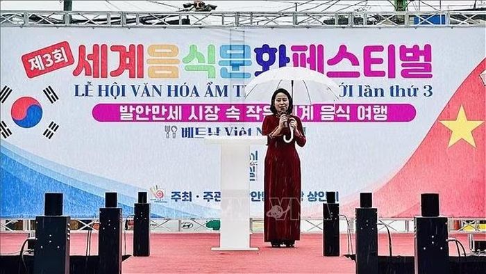 Tham tán Công sứ Việt Nam tại Hàn Quốc Nguyễn Thị Thái Bình phát biểu tại buổi lễ. Ảnh: Nhật Hưng/PV TTXVN tại Hàn Quốc