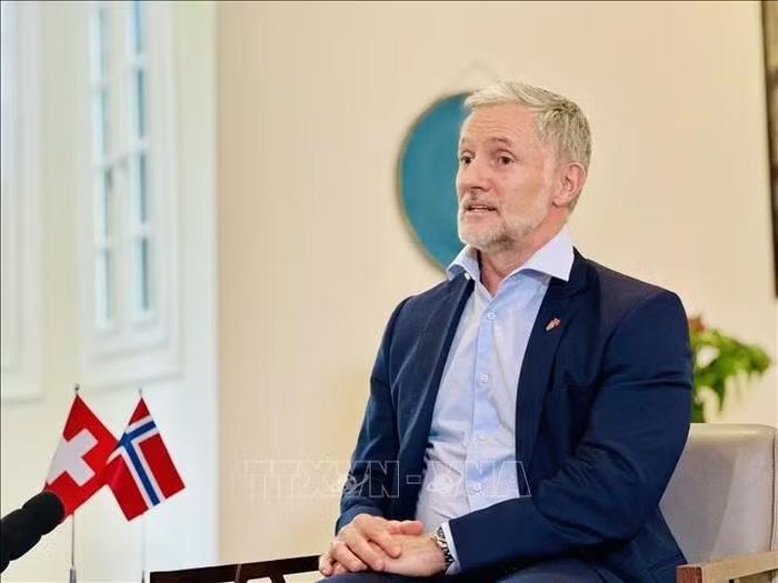 Đại sứ Na Uy tại Việt Nam Stein Iversen chia sẻ với báo chí về ý nghĩa, tác động và triển vọng của hiệp định FTA Việt Nam - EFTA.