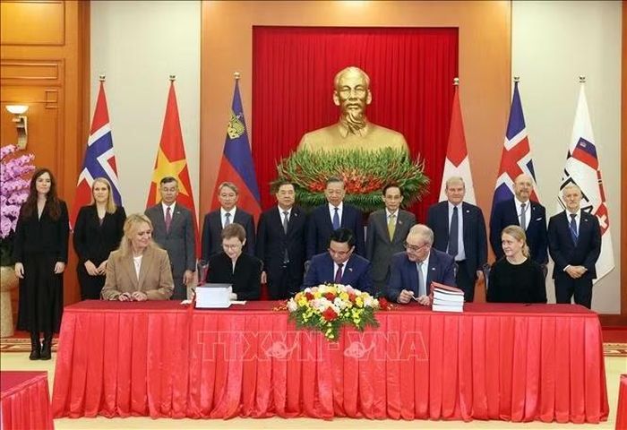 Tổng Bí thư, Chủ tịch nước Tô Lâm và các đại biểu chứng kiến Lễ ký kết Hiệp định Thương mại tự do Việt Nam - EFTA (VEFTA). Ảnh: Thống Nhất/TTXVN