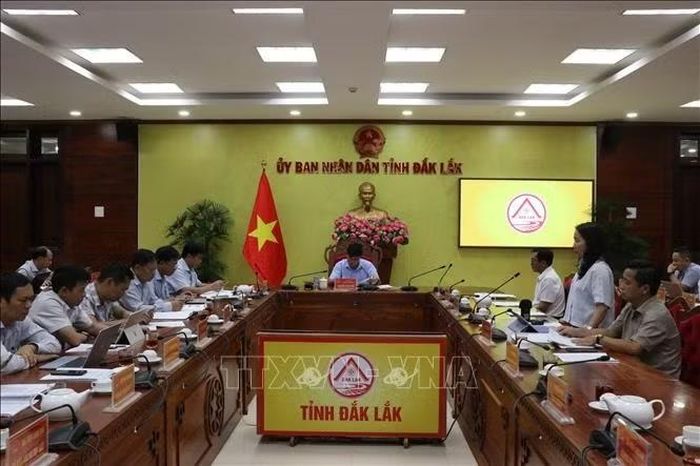 Quang cảnh cuộc họp.