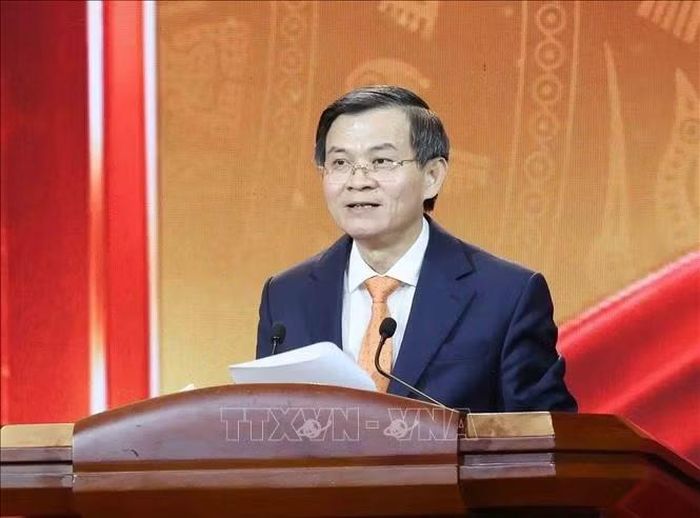Đồng chí Đoàn Minh Huấn, Ủy viên Bộ Chính trị, Giám đốc Học viện Chính trị quốc gia Hồ Chí Minh phát biểu tại Lễ trao giải Cuộc thi chính luận về bảo vệ nền tảng tư tưởng của Đảng lần thứ 6. Ảnh: Phương Hoa/TTXVN