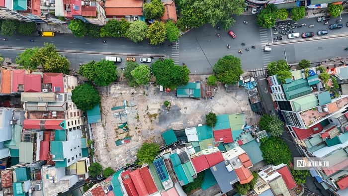 Ghi nhận của Người Đưa Tin, nhìn từ trên cao, bên trong khu đất này đến nay không có hoạt động thi công nào.
