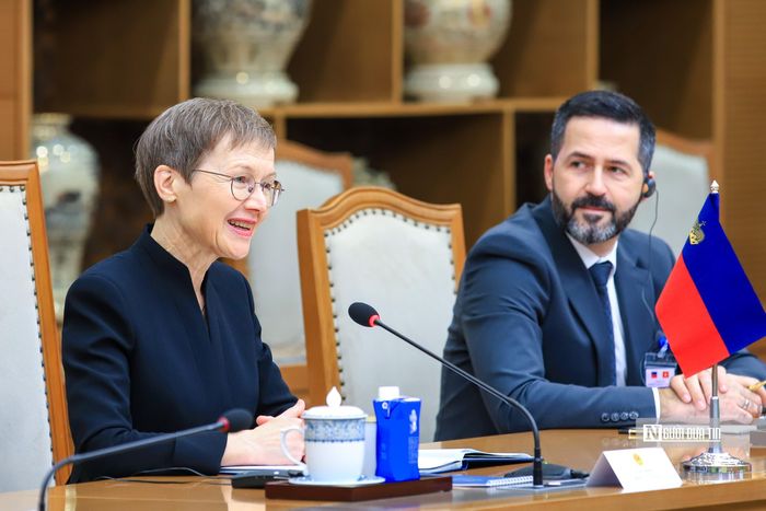 Thủ tướng Liechtenstein Brigitte Haas phát biểu tại hội đàm.