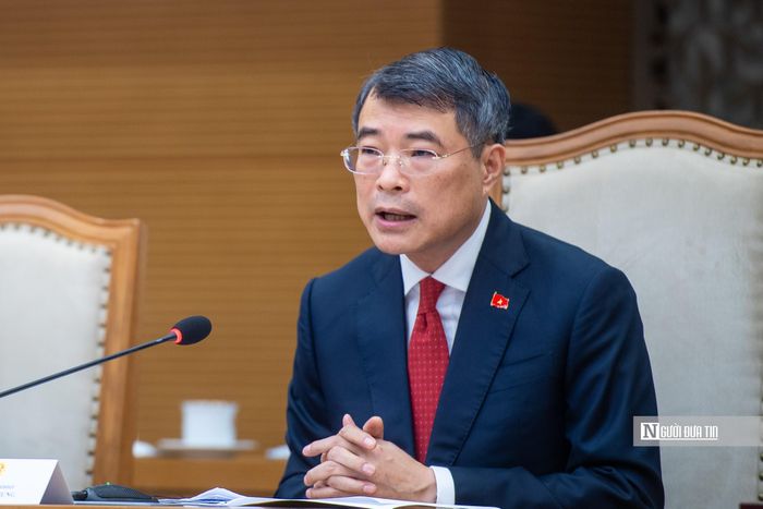 Thủ tướng Lê Minh Hưng phát biểu tại hội đàm.