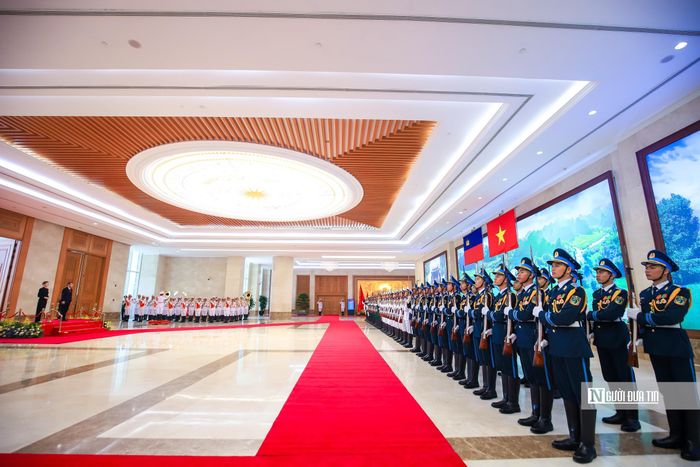 Toàn cảnh lễ đón Thủ tướng Công quốc Liechtenstein Brigitte Haas tại Trụ sở Chính phủ.