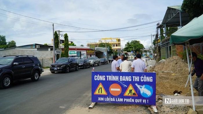 Dự án đường Nguyễn Đình Chiểu – Huỳnh Thúc Kháng, nhiều hạng mục đang được triển khai, từ thảm nhựa mặt đường, thi công hệ thống thoát nước.