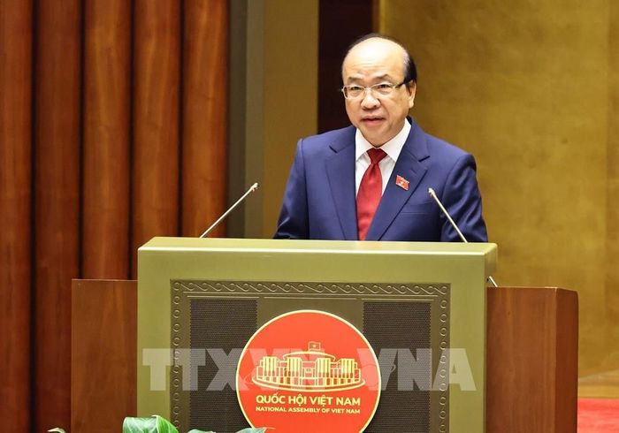 Chủ nhiệm Ủy ban Pháp luật và Tư pháp của Quốc hội Phan Chí Hiếu trình bày Báo cáo ý kiến của Thường trực Ủy ban Pháp luật và Tư pháp. Ảnh: Minh Đức – TTXVN
