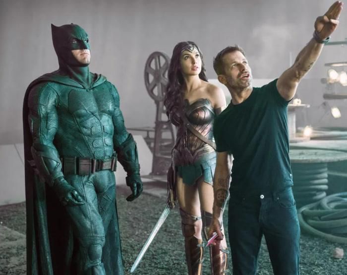 Zack Snyder trên phim trường Justice League (2017), trước khi Joss Whedon tiếp quản dự án.