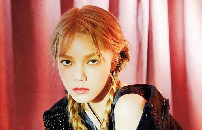 Jimin ra mắt làng giải trí Hàn Quốc vào năm 2012 với tư cách thành viên nhóm nhạc nữ AOA.