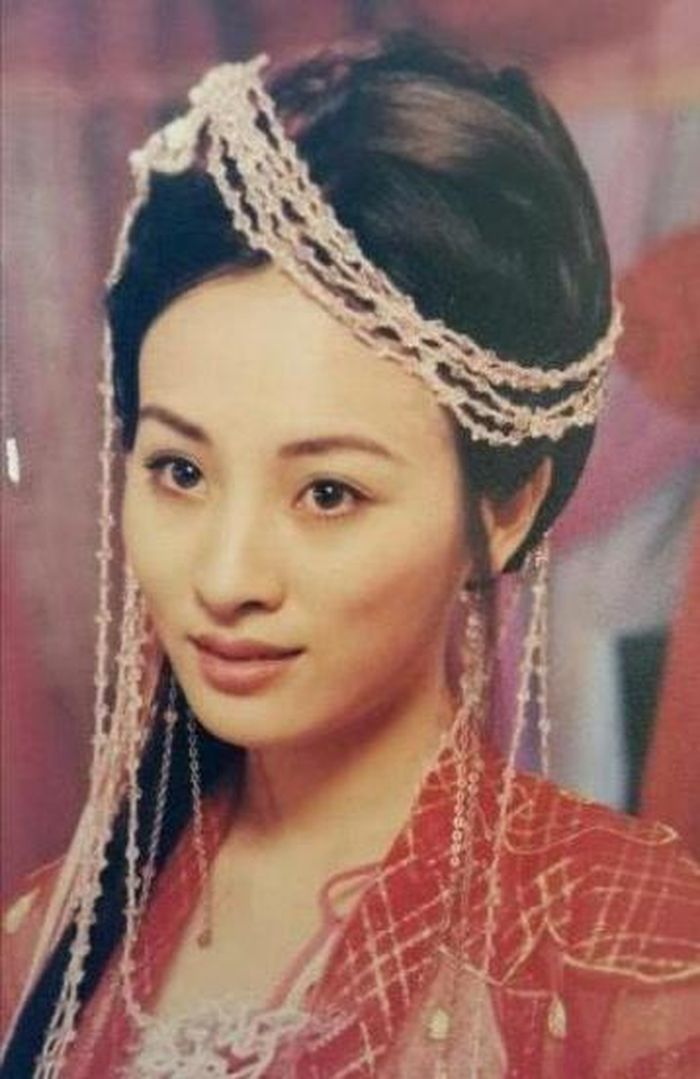 Lâm Tiên Nhi: Nhan sắc trở thành vũ khí.