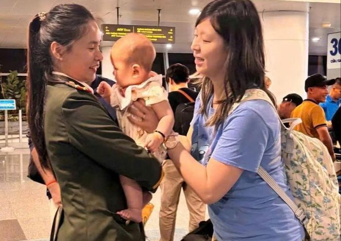 "Hành khách có thể không nhớ tên người cán bộ đã giúp mình, nhưng họ sẽ nhớ mãi sự tử tế mà họ nhận được tại cửa khẩu Nội Bài".
