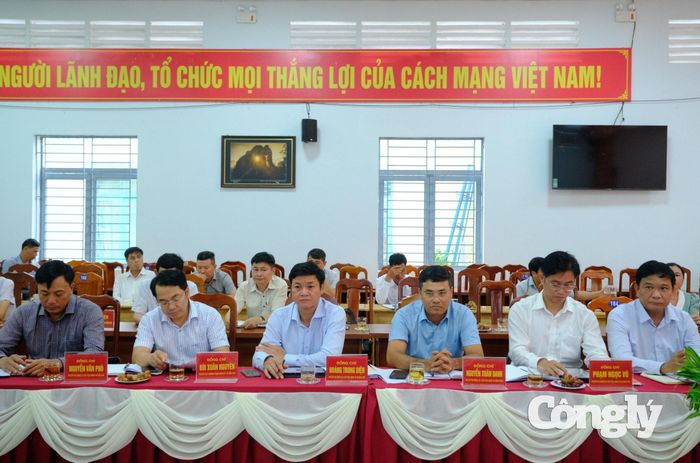 Lãnh đạo các địa phương tham dự buổi làm việc.