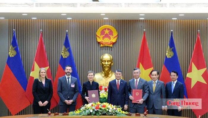 Thủ tướng Lê Minh Hưng và Thủ tướng Liechtenstein Brigitte Haas chứng kiến Lễ ký Hiệp định thuế giữa Việt Nam và Liechtenstein.