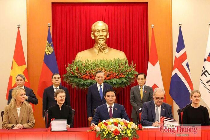 Tổng Bí thư, Chủ tịch nước Tô Lâm cùng lãnh đạo Chính phủ, các bộ, ngành chứng kiến lễ ký kết FTA giữa Việt Nam - EFTA.