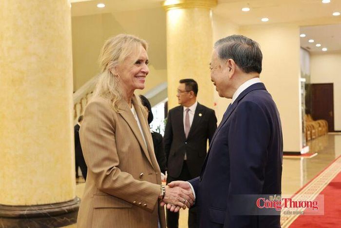 Tổng Bí thư, Chủ tịch nước Tô Lâm và bà Brigitte Haas, Thủ tướng kiêm Bộ trưởng Bộ Tài chính Liechtenstein bên lề lễ ký kết.