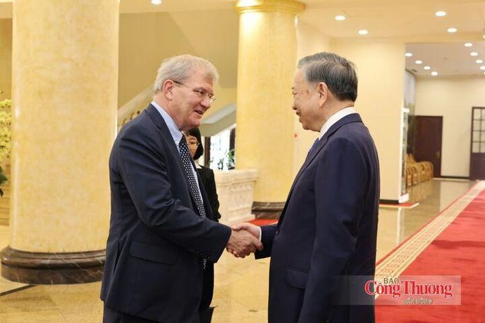 Tổng Bí thư, Chủ tịch nước Tô Lâm cùng các đối tác nước ngoài bên lề lễ ký kết.