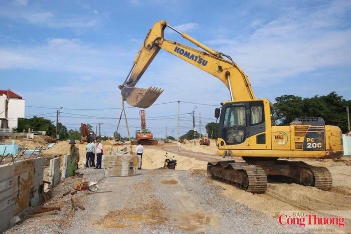 Các đơn vị đẩy nhanh thi công các hạng mục còn lại ở khu vực đường dẫn hai đầu cầu.