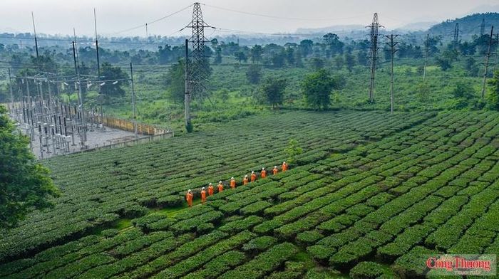 Dòng điện vươn xa, thắp sáng những khát vọng phát triển.