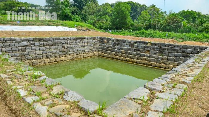 Giếng Vua được các nhà khảo cổ chú ý nghiên cứu ngay từ đợt khai quật đàn tế Nam Giao lần thứ nhất vào năm 2004. Tuy nhiên, phải đến đợt khai quật tổng thể lần thứ tư, diễn ra trong giai đoạn 2009 - 2011, kiến trúc của giếng mới được phát lộ hoàn toàn.