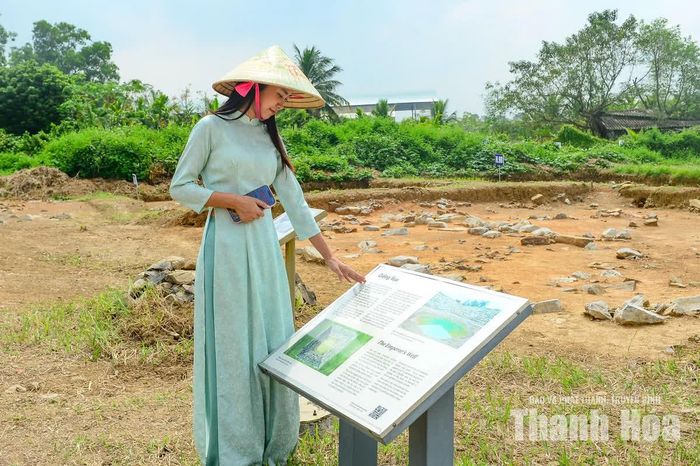 Chị Lê Thị Thảo, hướng dẫn viên tại Di sản văn hóa thế giới Thành Nhà Hồ cho biết: “Quá trình khai quật đã góp phần làm rõ hơn cấu trúc, quy mô và vị trí của giếng trong tổng thể đàn tế Nam Giao. Qua đó, cho thấy sự chuẩn bị chu đáo của triều đình đối với các nghi lễ cung đình. Mỗi công trình trong quần thể không chỉ đáp ứng một công năng nhất định mà còn gắn với những quan niệm về sự thanh sạch, tôn nghiêm và mối liên hệ giữa con người với trời đất”.