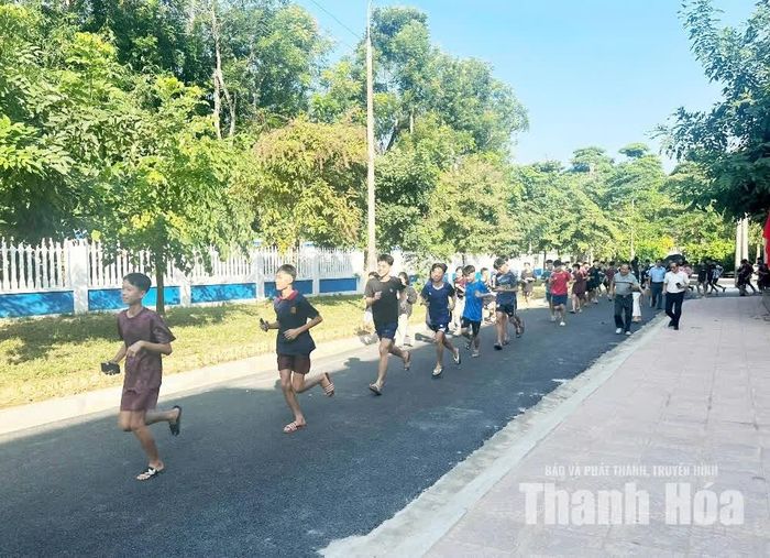 Học sinh Trường Trung cấp nghề miền núi hưởng ứng giải chạy UpRace 2026