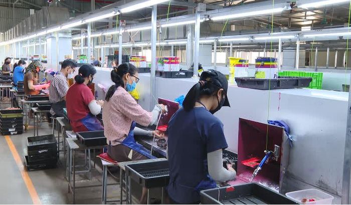 Công ty TNHH Zhong Xin Việt Nam, xã Yên Trường tạo việc làm cho lao động địa phương.