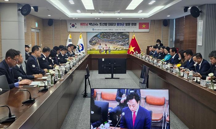 Đoàn đại biểu HĐND thành phố Bắc Ninh làm việc với lãnh đạo huyện Bonghwa, tỉnh Gyeongsangbuk-do (Hàn Quốc), trao đổi định hướng hợp tác trong thời gian tới.