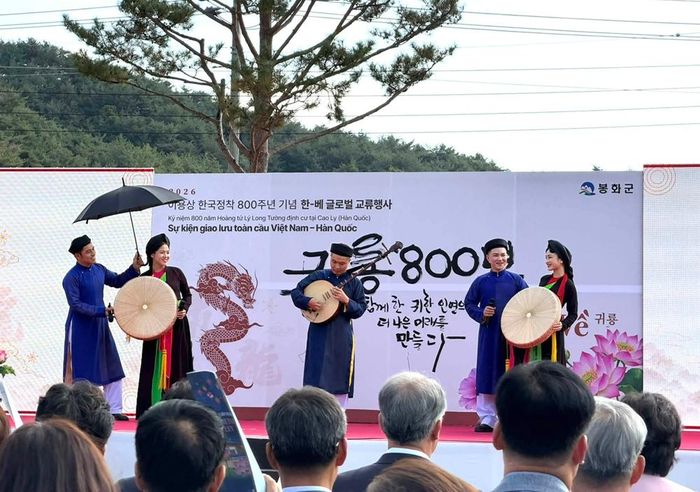 Một tiết mục của các nghệ sĩ Nhà hát Chèo, Nhà hát Dân ca quan họ Bắc Ninh tại sự kiện giao lưu toàn cầu Việt Nam - Hàn Quốc - Ảnh theo trang Facebook Xin chào Việt Nam BEFM.