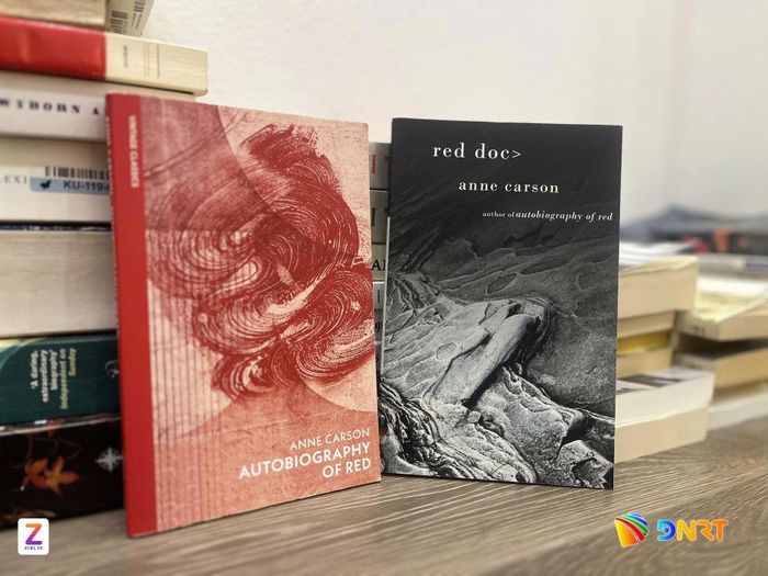 Hai trong số các tác phẩm nổi bật của Anne Carson. Ảnh: MINH HÙNG