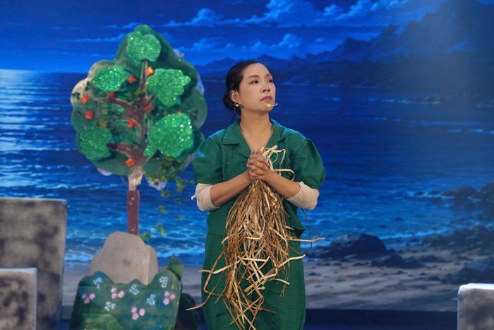 Chị Lê Ngọc Thiện Vũ khát khao giữ lửa nghề và mạnh dạn thử sức vai trò diễn viên trong vở kịch Cuộc phiêu lưu kỳ thú tại sân khấu kịch Cầu Vồng. Ảnh: NVCC