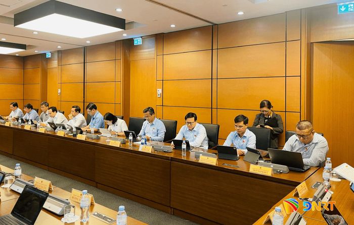Đoàn đại biểu Quốc hội thành phố Đà Nẵng tại phiên thảo luận tổ. Ảnh: HỒNG CHÂU