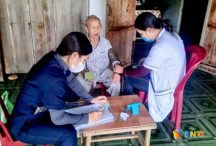 Đối với các cán bộ y tế tuyến cơ sở, công việc tuy gặp nhiều khó khăn nhưng cũng nhận được những đãi ngộ cao. Ảnh: Trạm Y tế xã Thăng Phú