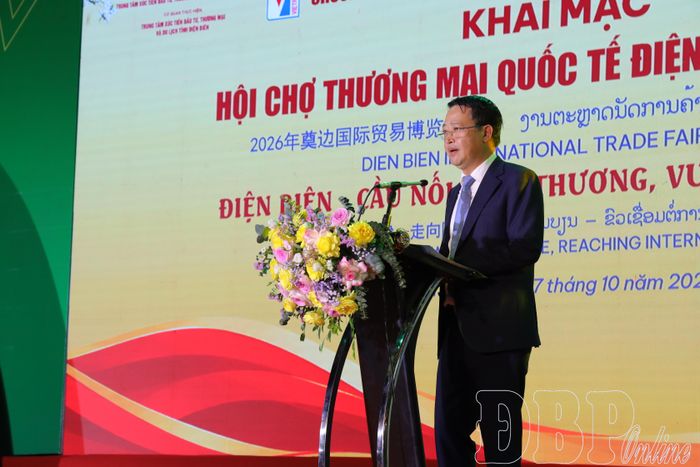 Ông Bùi Quang Hưng, Phó Cục trưởng Cục Xúc tiến thương mại, Bộ Công Thương phát biểu tại lễ khai mạc hội chợ.