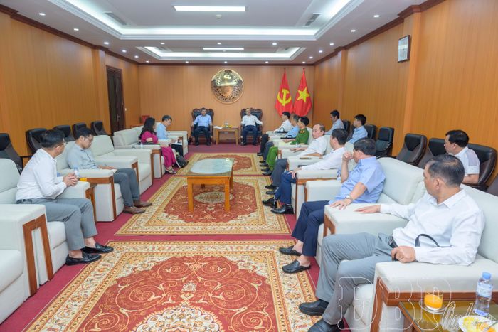 Toàn cảnh buổi làm việc. 