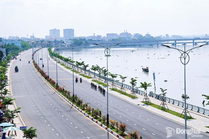 Dự án đường ven sông Cái qua phường Trấn Biên tạo thành điểm nhấn đô thị hiện đại. Ảnh: Công Nghĩa
