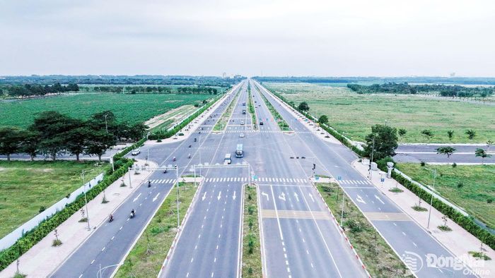 Tuyến đường 25B rộng 10 làn xe, hiện là tuyến đường rộng và đẹp nhất thành phố Đồng Nai.