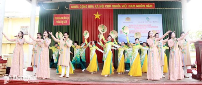 Một tiết mục văn nghệ do Nhà hát nghệ thuật Đồng Nai biểu diễn tại chương trình. Ảnh: Nga Sơn