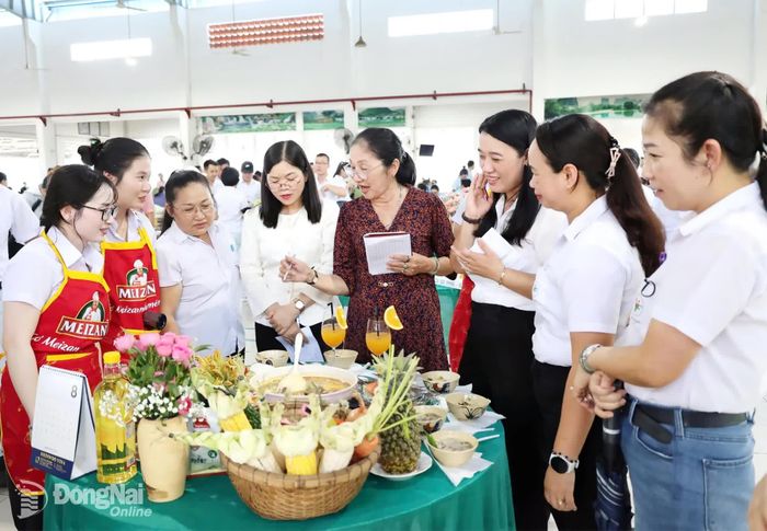 Công đoàn cơ sở Công ty TNHH Dona Pacific (xã Bình Minh) tổ chức hội thi ẩm thực trong công nhân lao động. Ảnh: N.Hòa