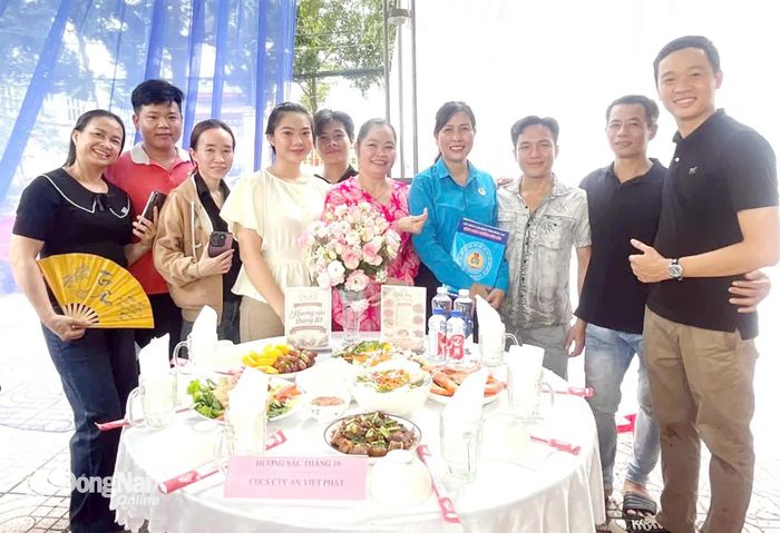 Công đoàn phường Biên Hòa tổ chức hội thi nấu ăn với chủ đề “Bếp ấm yêu thương”. Ảnh: N.Hòa