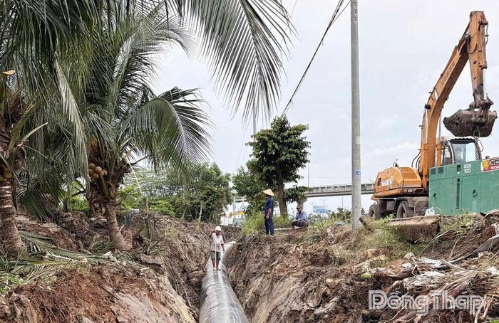 Đơn vị thi công lắp đặt tuyến ống truyền tải nước thô từ Trạm bơm nước thô Nhà máy nước Đồng Tâm đến tỉnh Tây Ninh.