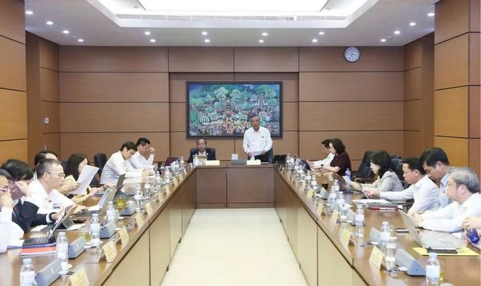  Quang cảnh phiên thảo luận tại tổ chiều 17-10. Ảnh: Đoàn ĐBQH tỉnh Gia Lai 