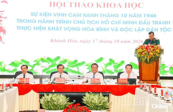 Các đồng chí chủ trì hội thảo.