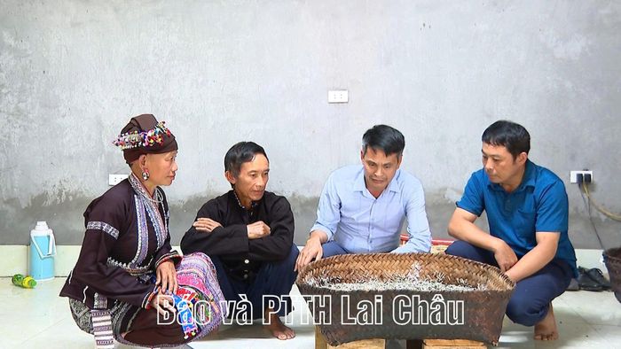 Đồng bào dân tộc Lào xã Bản Bo được hỗ trợ thực hiện mô hình nuôi tằm từ Chương trình MTQG phát triển kinh tế - xã hội vùng đồng bào DTTS&MN.