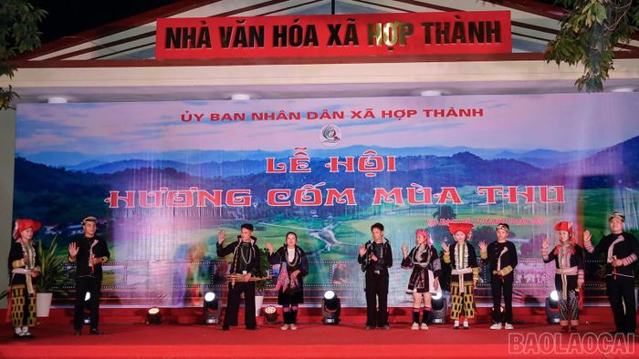 Sắc màu trang phục các dân tộc tại chương trình.