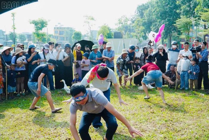 Các trò chơi dân gian được tổ chức tại công viên Mường Lò.
