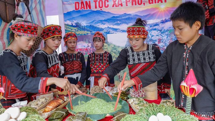 Thi trưng bày và giới thiệu ẩm thực.