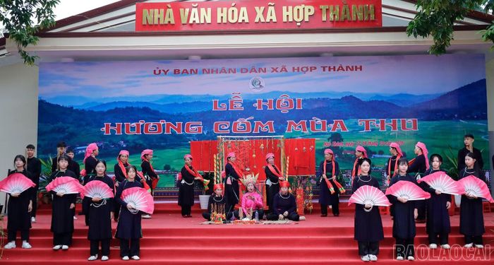 Nghi lễ "Then pang mảu" của người Tày cũng được tái hiện trên sân khấu.