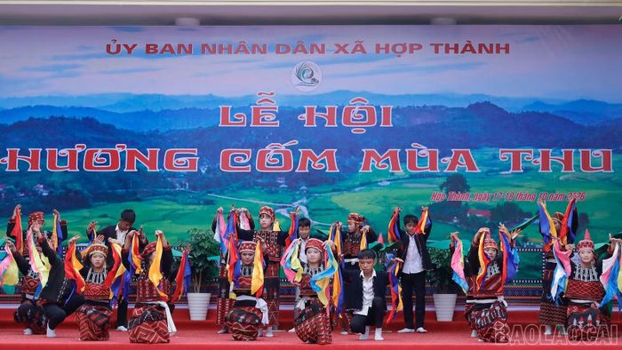 Lễ Khai mạc được mở đầu bằng các tiết mục văn nghệ đặc sắc.