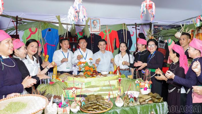 Hội thi ẩm thực, giã cốm góp phần làm phong phú các hoạt động của lễ hội, đưa văn hóa truyền thống Hợp Thành đến gần hơn với du khách.