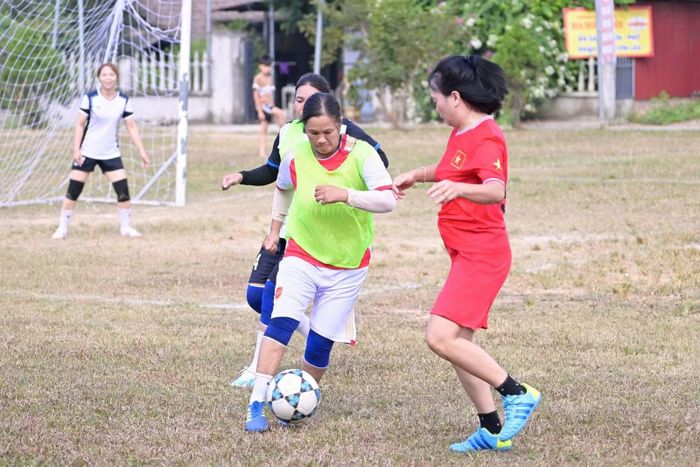Các đội bóng thi đấu nhiệt tình, cống hiến những pha bóng hay cho khán giả